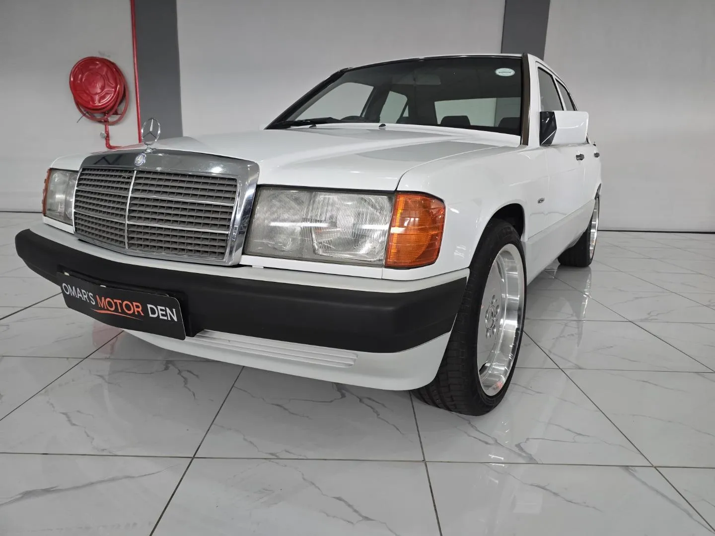 1993 Mercedes-Benz 190 E 2.0 L Auto, photo 3 of 9