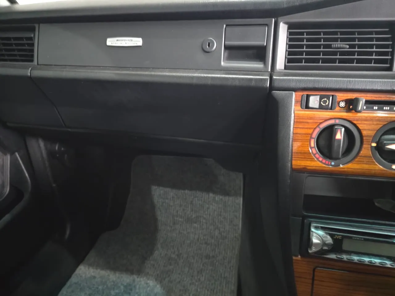 1993 Mercedes-Benz 190 E 2.0 L Auto, photo 6 of 9