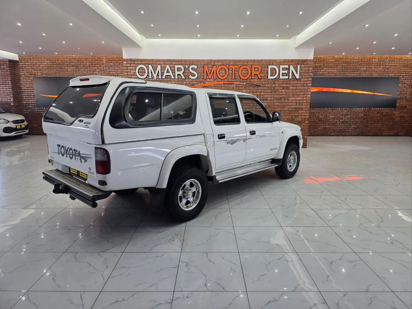 2001 Toyota Hilux 2700i Raider, photo 4 of 8