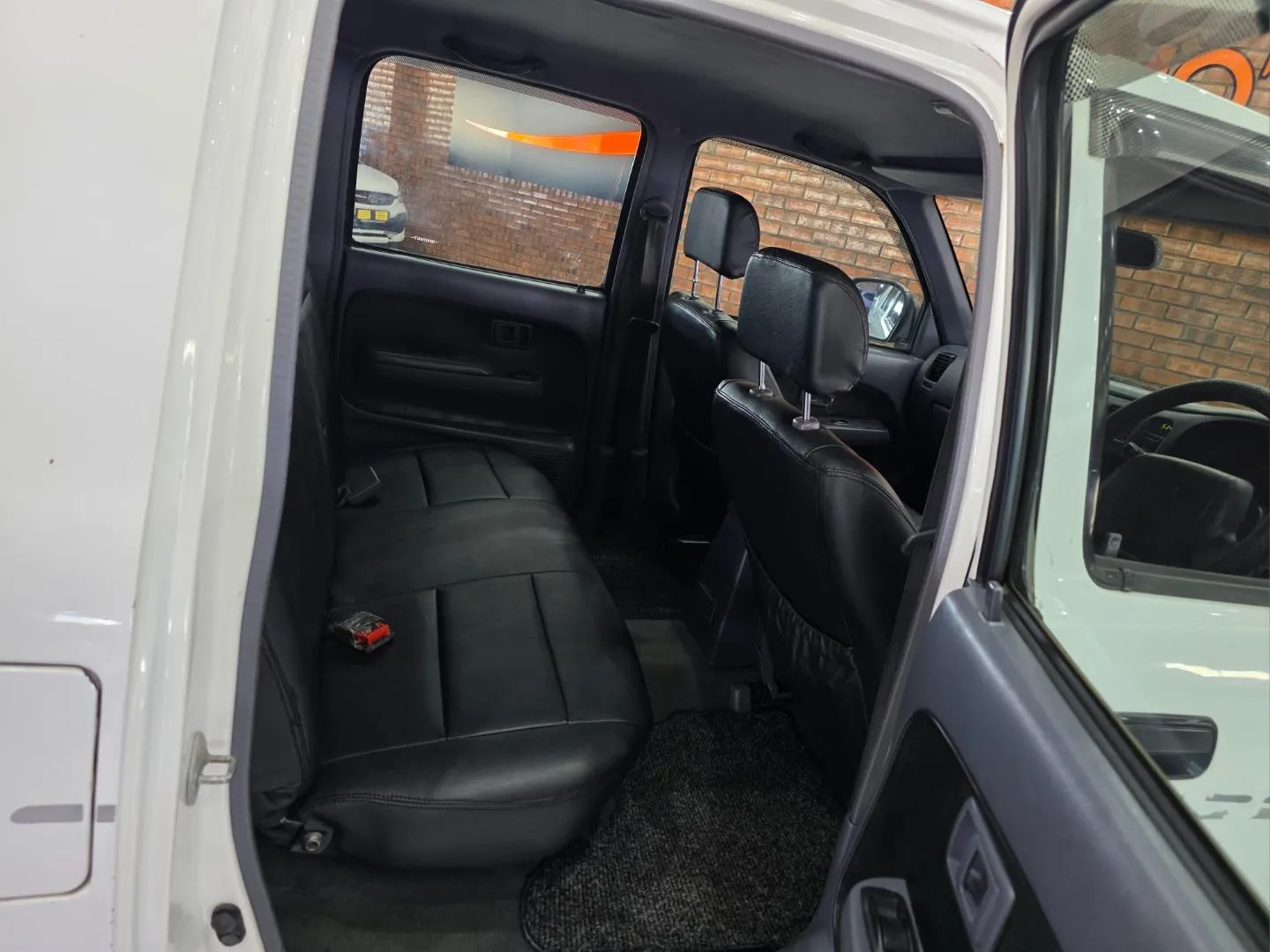 2001 Toyota Hilux 2700i Raider, photo 5 of 8