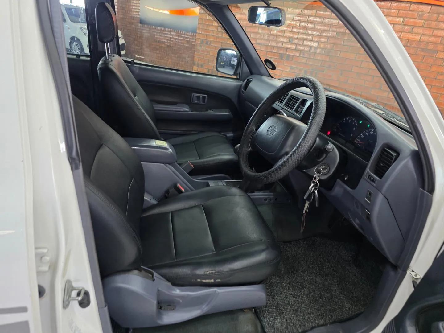2001 Toyota Hilux 2700i Raider, photo 7 of 8
