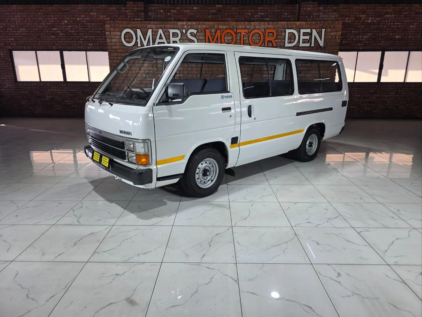 2006 Toyota HiAce Super 16, photo 1 of 8