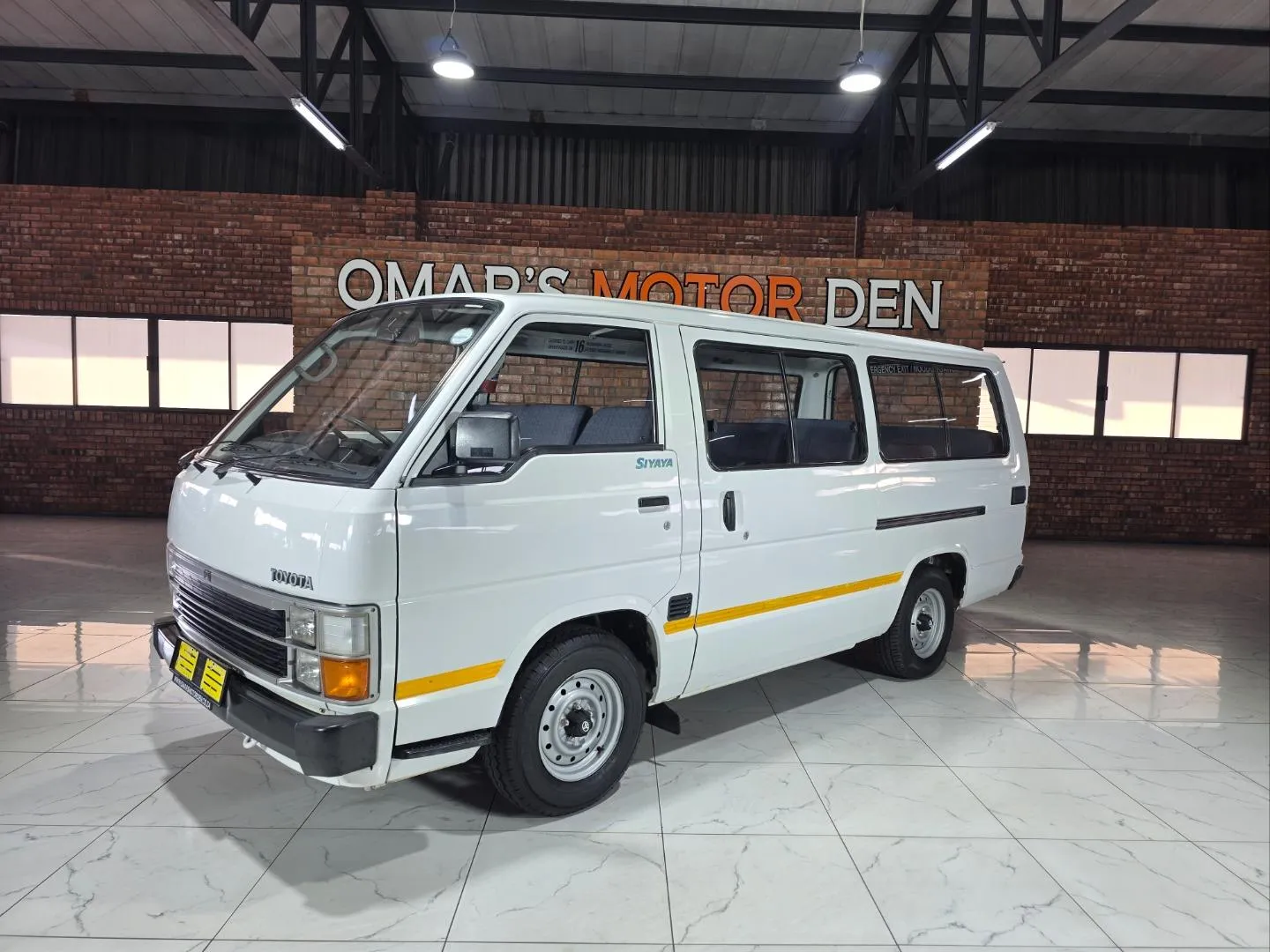 2006 Toyota HiAce Super 16, photo 2 of 8