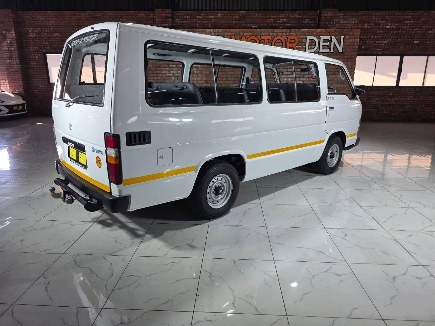 2006 Toyota HiAce Super 16, photo 6 of 8