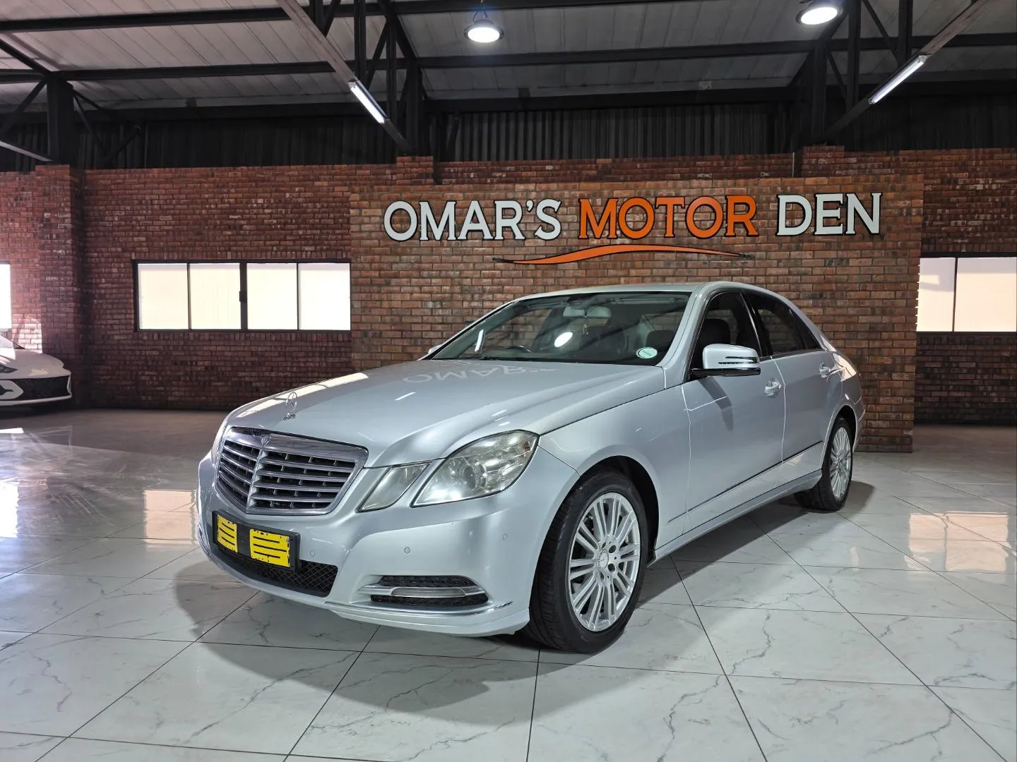 2013 Mercedes-Benz E-Class E300 Elegance, photo 2 of 6