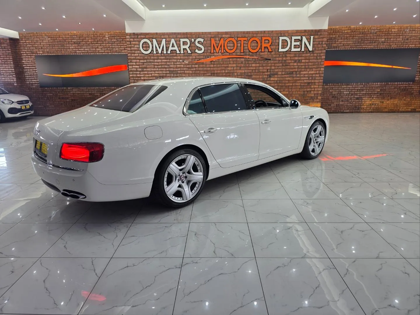 2015 Bentley Flying Spur V8, photo 4 of 6
