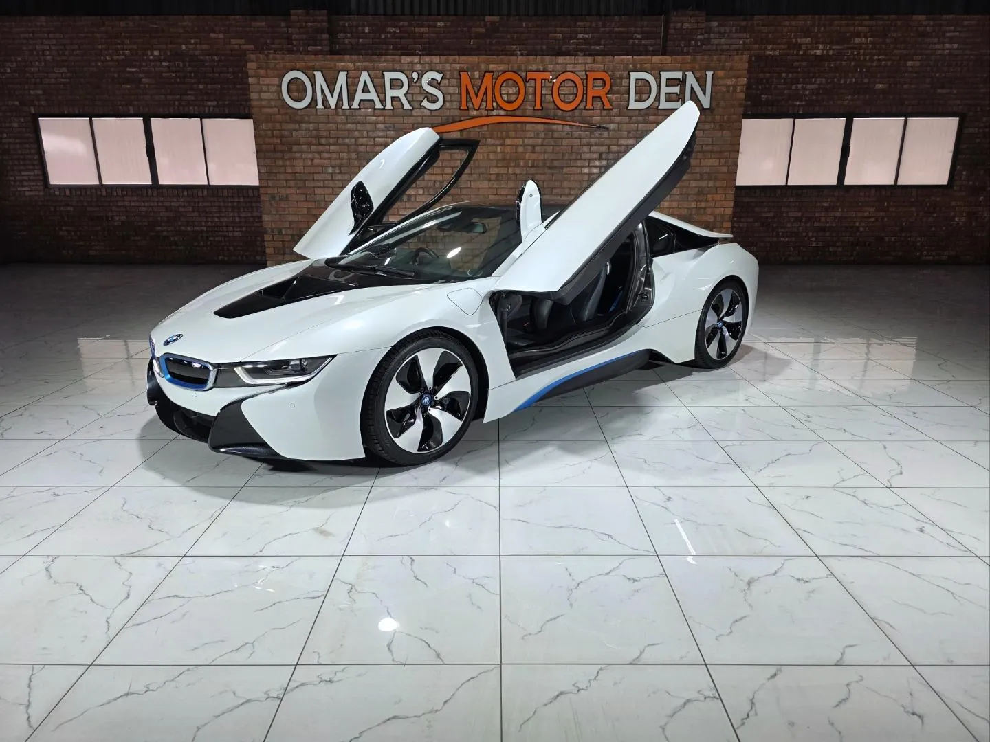 2015 BMW i8 eDrive Coupe, photo 1 of 5