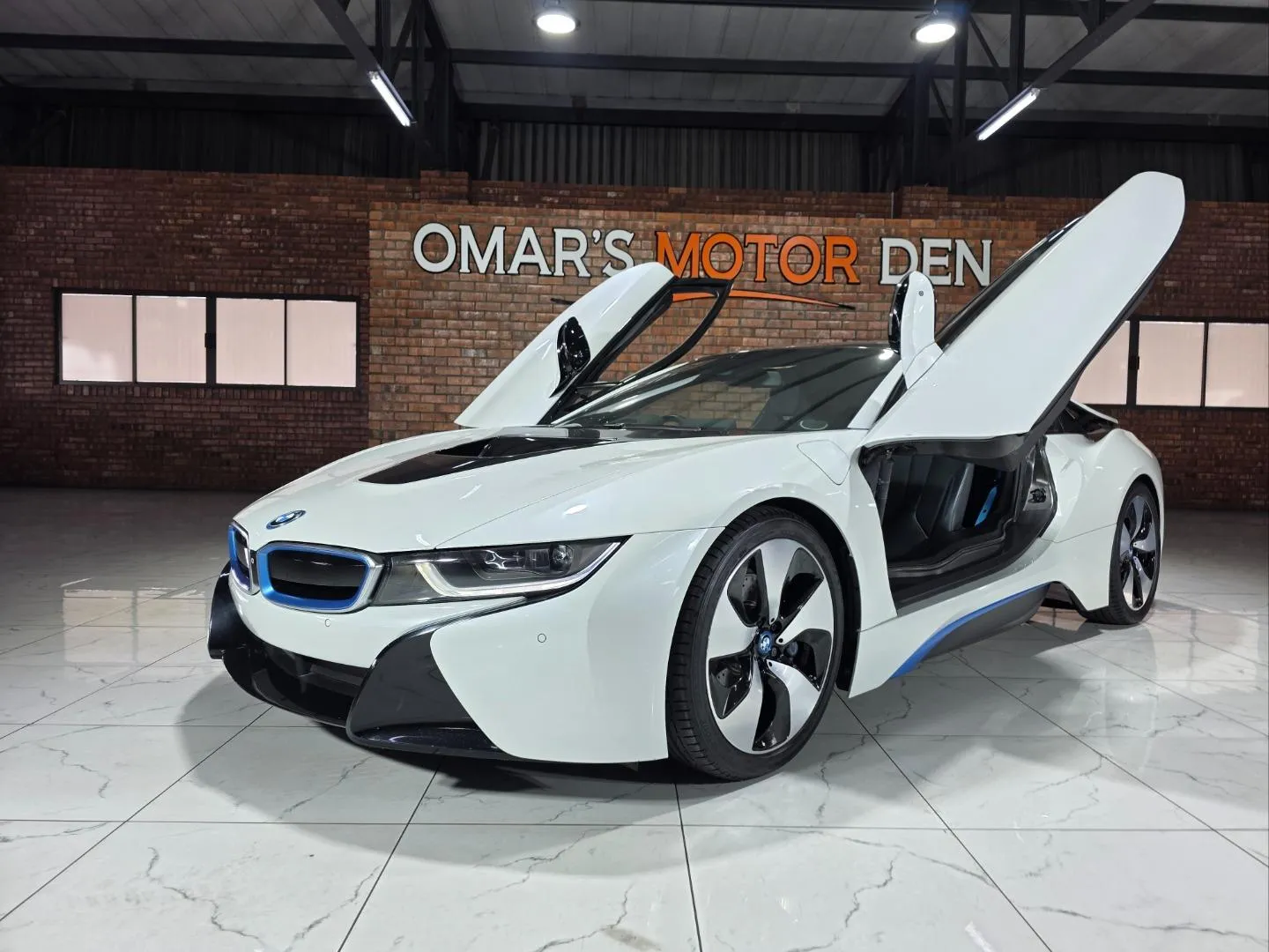 2015 BMW i8 eDrive Coupe, photo 3 of 5