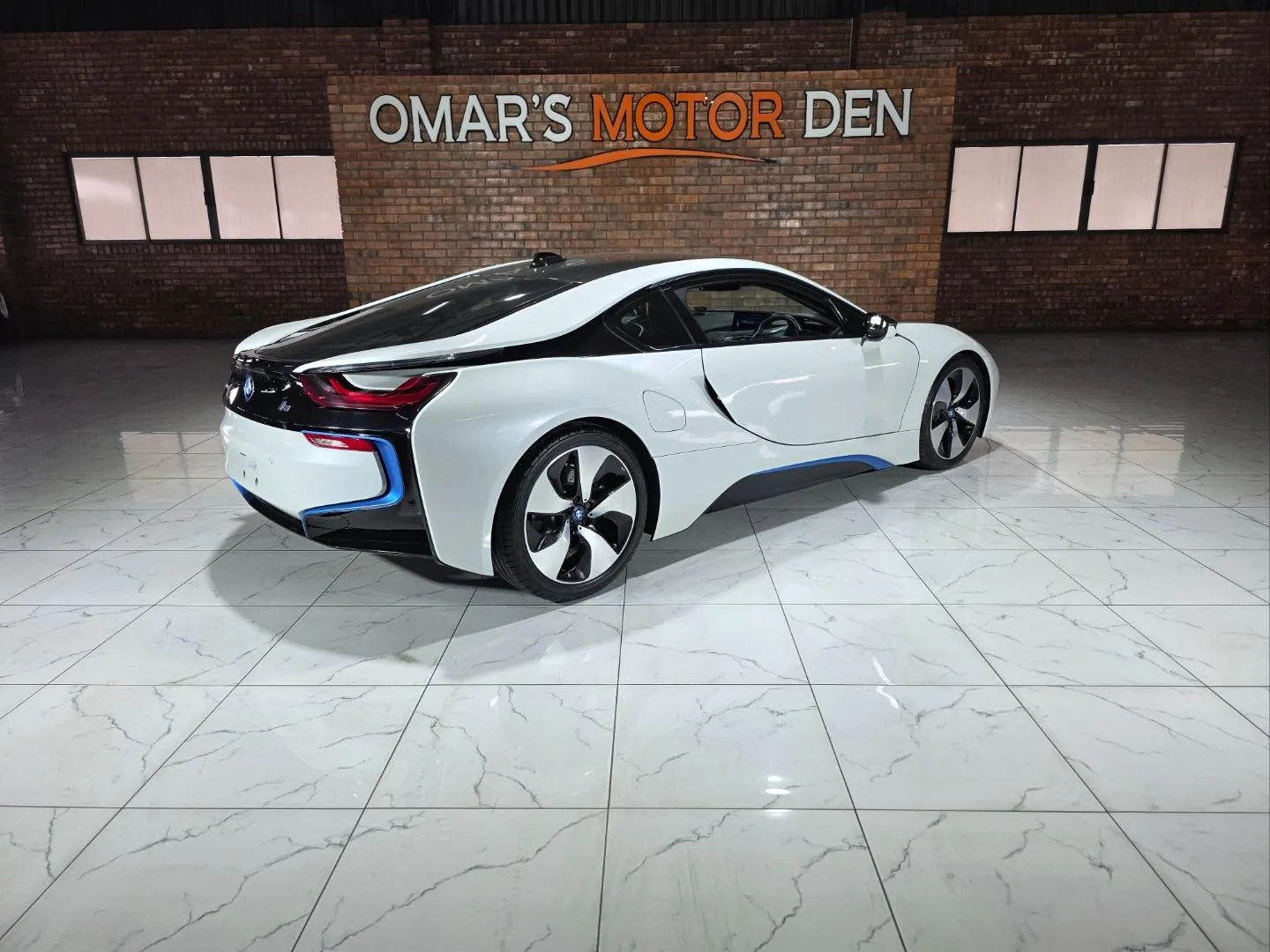 2015 BMW i8 eDrive Coupe, photo 4 of 5