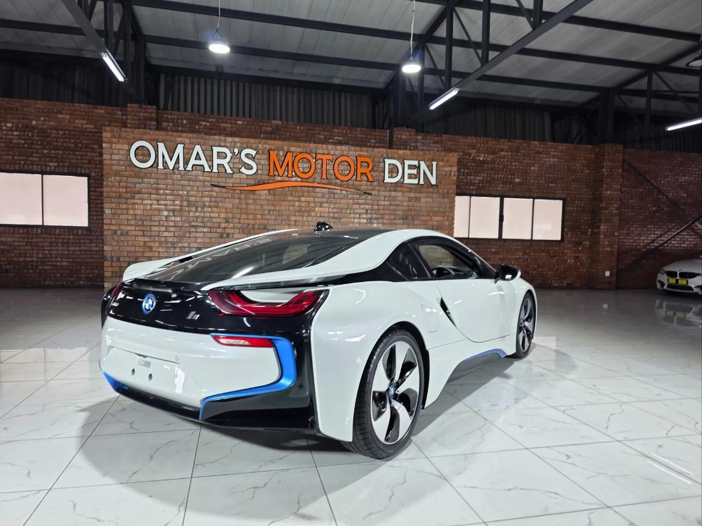 2015 BMW i8 eDrive Coupe, photo 5 of 5