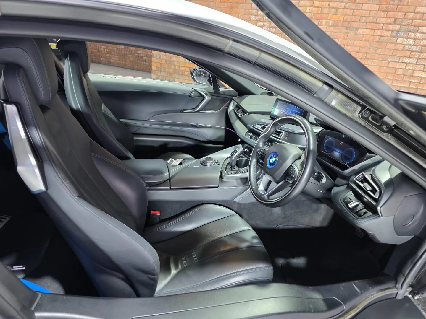 2015 BMW i8 eDrive Coupe, photo 6 of 9
