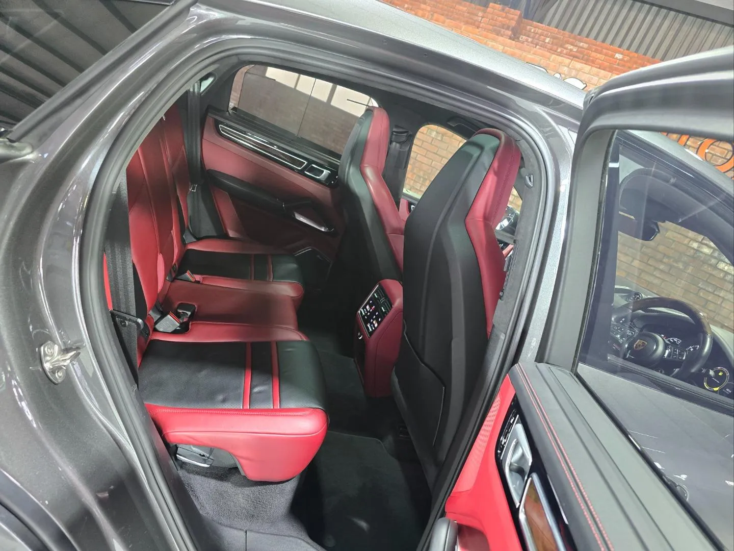 2019 Porsche Cayenne Turbo S e-hybrid Coupe, photo 8 of 8