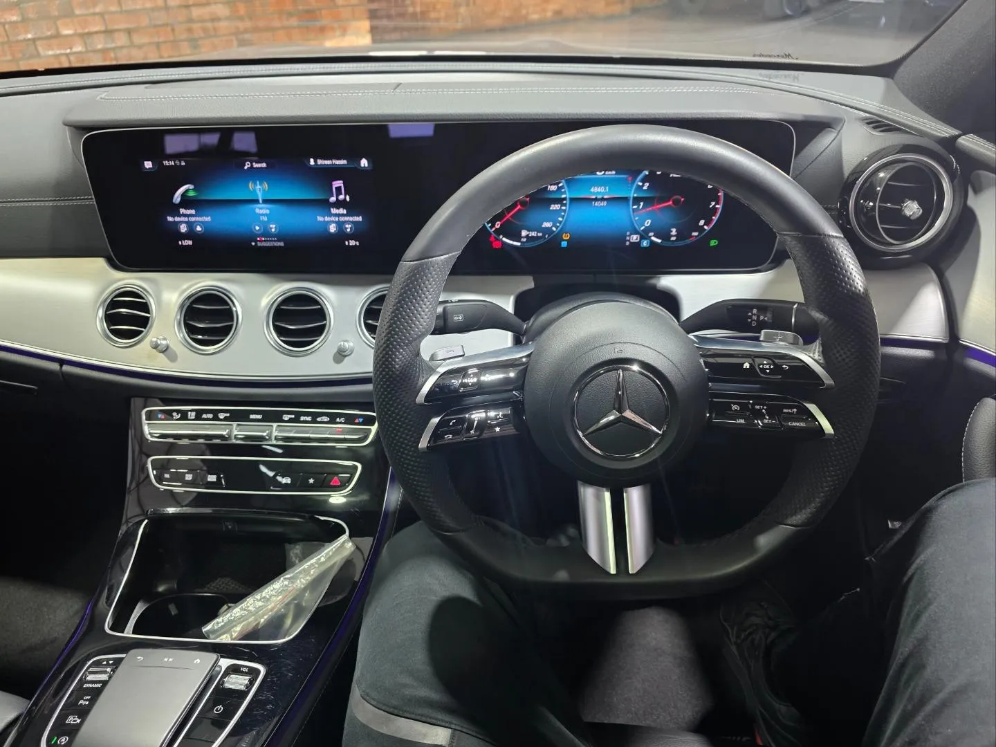 2022 Mercedes-Benz E-Class E200 AMG Line, photo 7 of 9