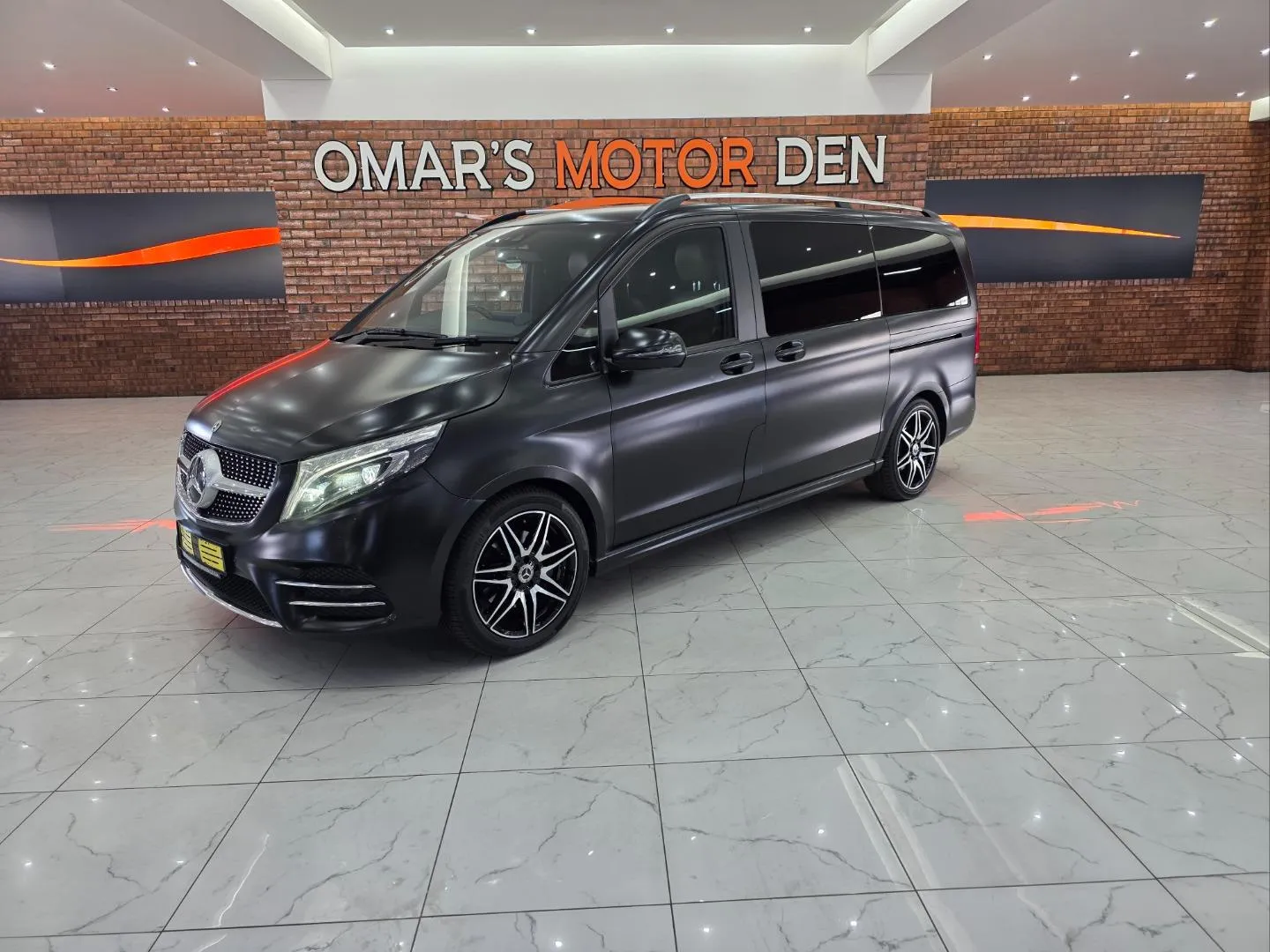 2022 Mercedes-Benz V-Class V300d Exclusive, photo 1 of 7