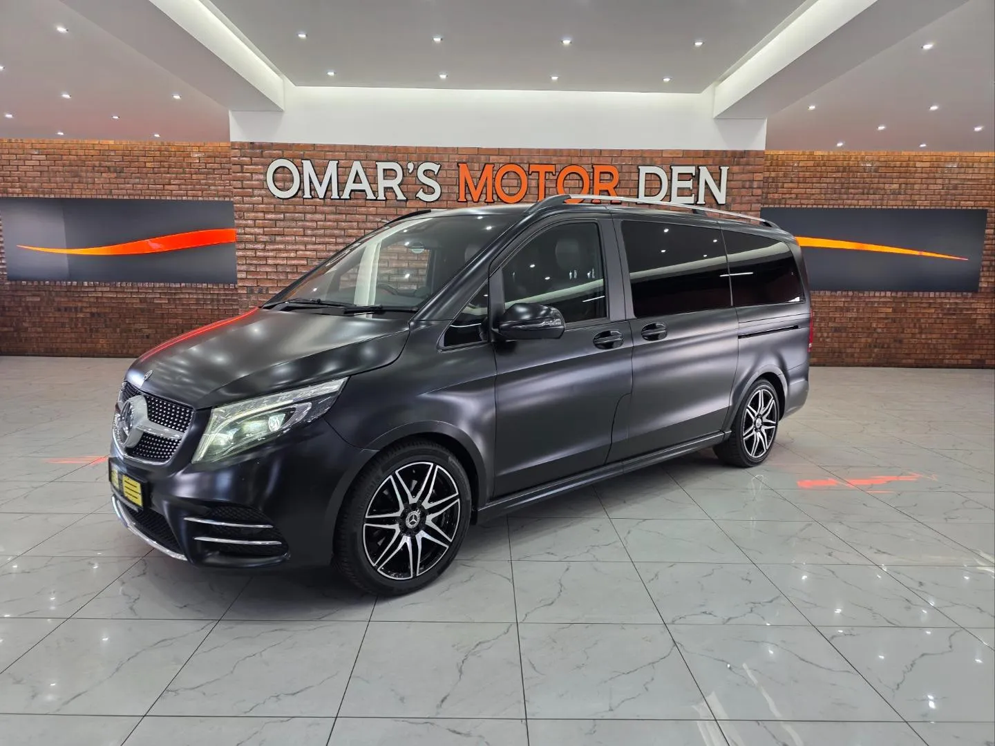 2022 Mercedes-Benz V-Class V300d Exclusive, photo 2 of 7