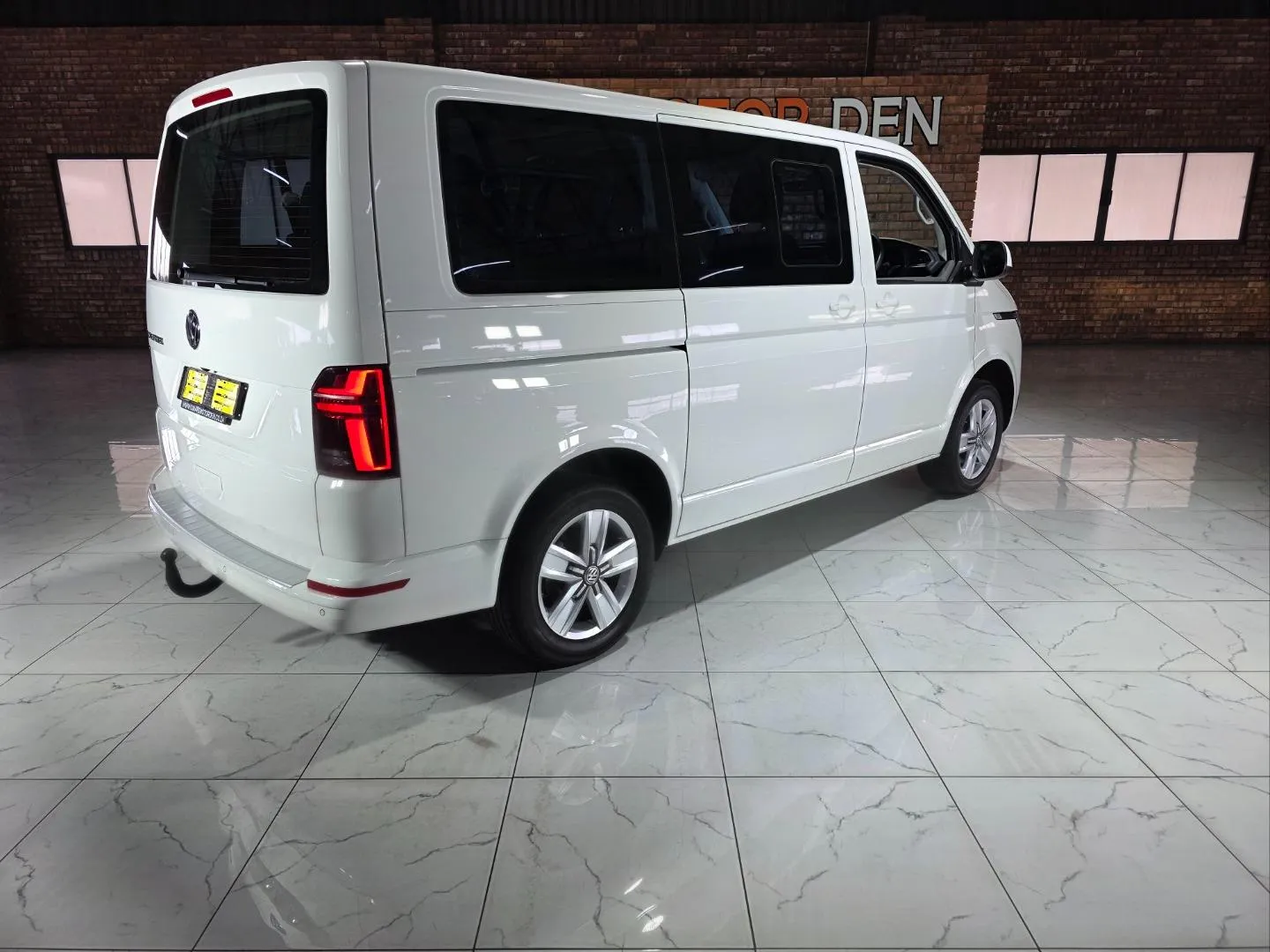 2022 Volkswagen Transporter 2.0TDI 110kW Kombi SWB Trendline, photo 5 of 6