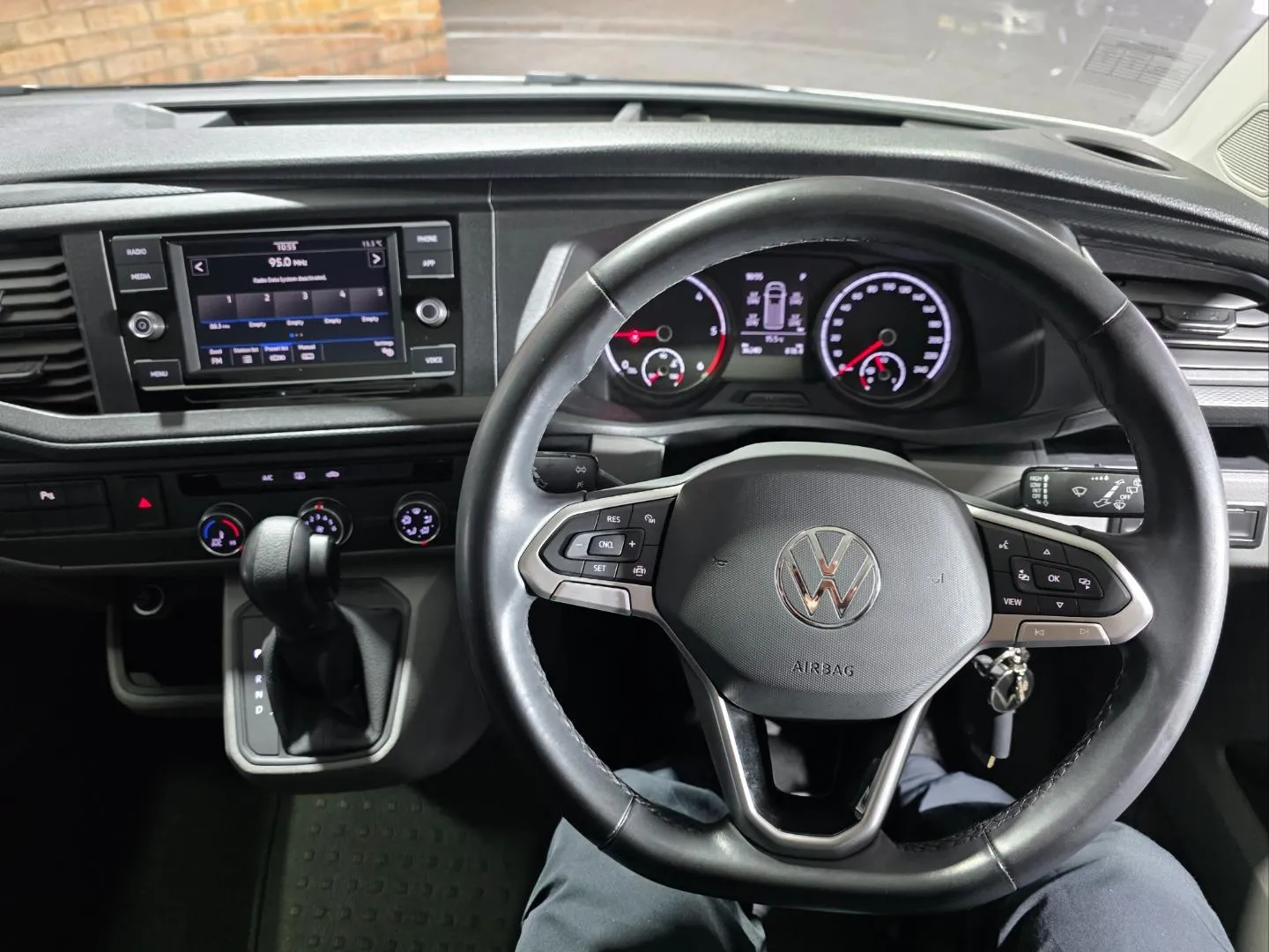2022 Volkswagen Transporter 2.0TDI 110kW Kombi SWB Trendline, photo 6 of 6
