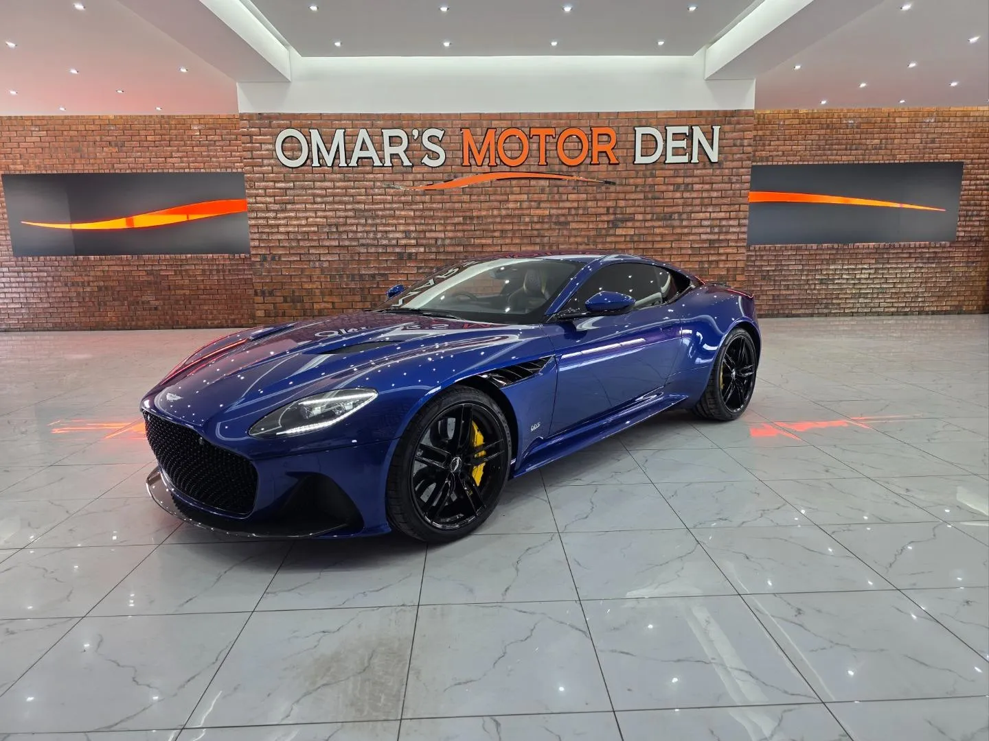 2023 Aston Martin DBS V12, photo 1 of 7