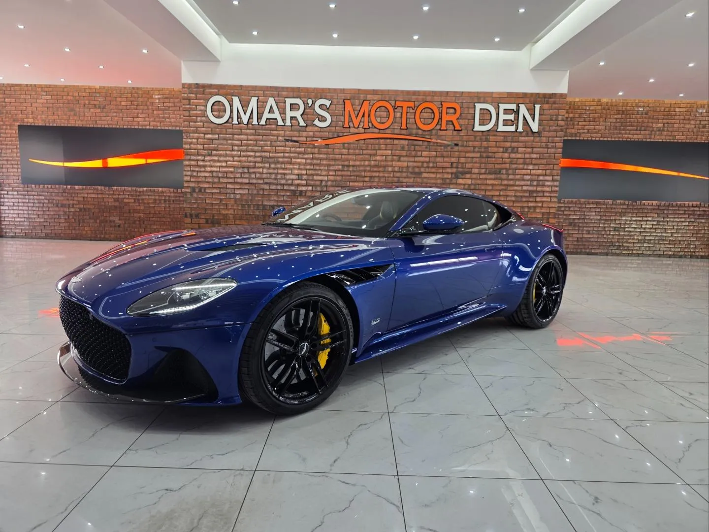 2023 Aston Martin DBS V12, photo 2 of 7