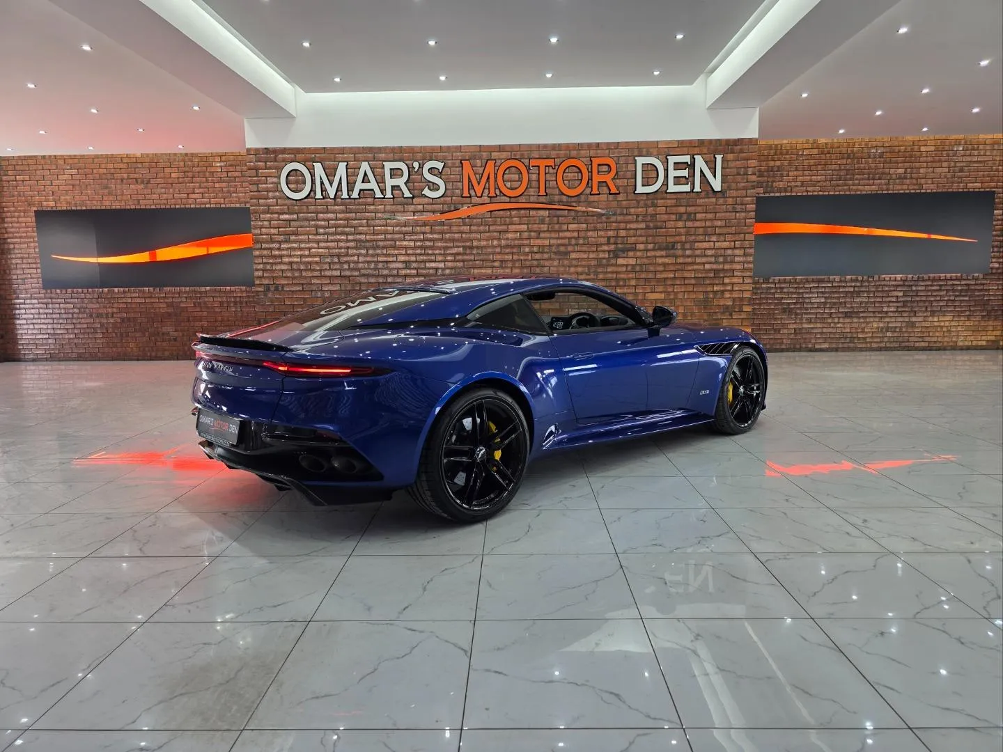 2023 Aston Martin DBS V12, photo 3 of 7