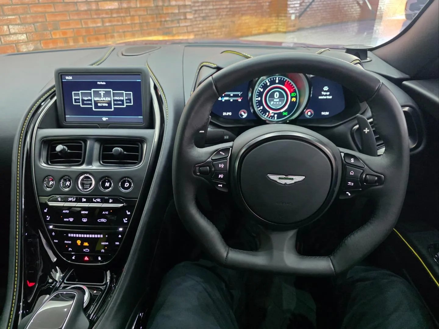 2023 Aston Martin DBS V12, photo 5 of 7