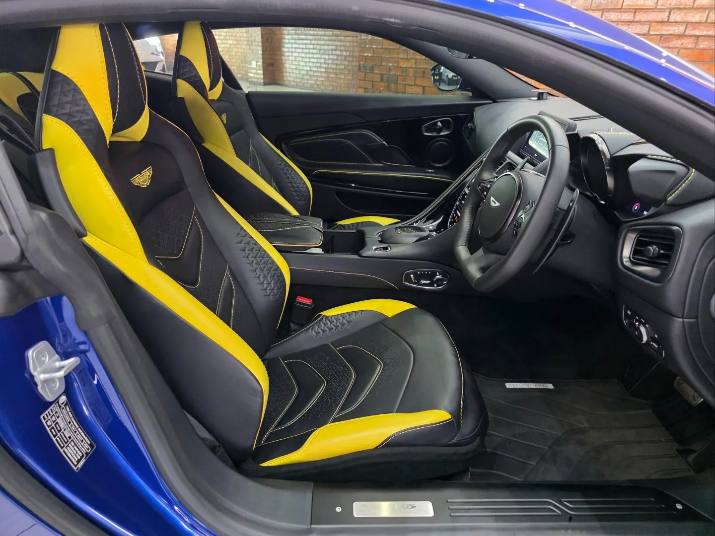2023 Aston Martin DBS V12, photo 7 of 7