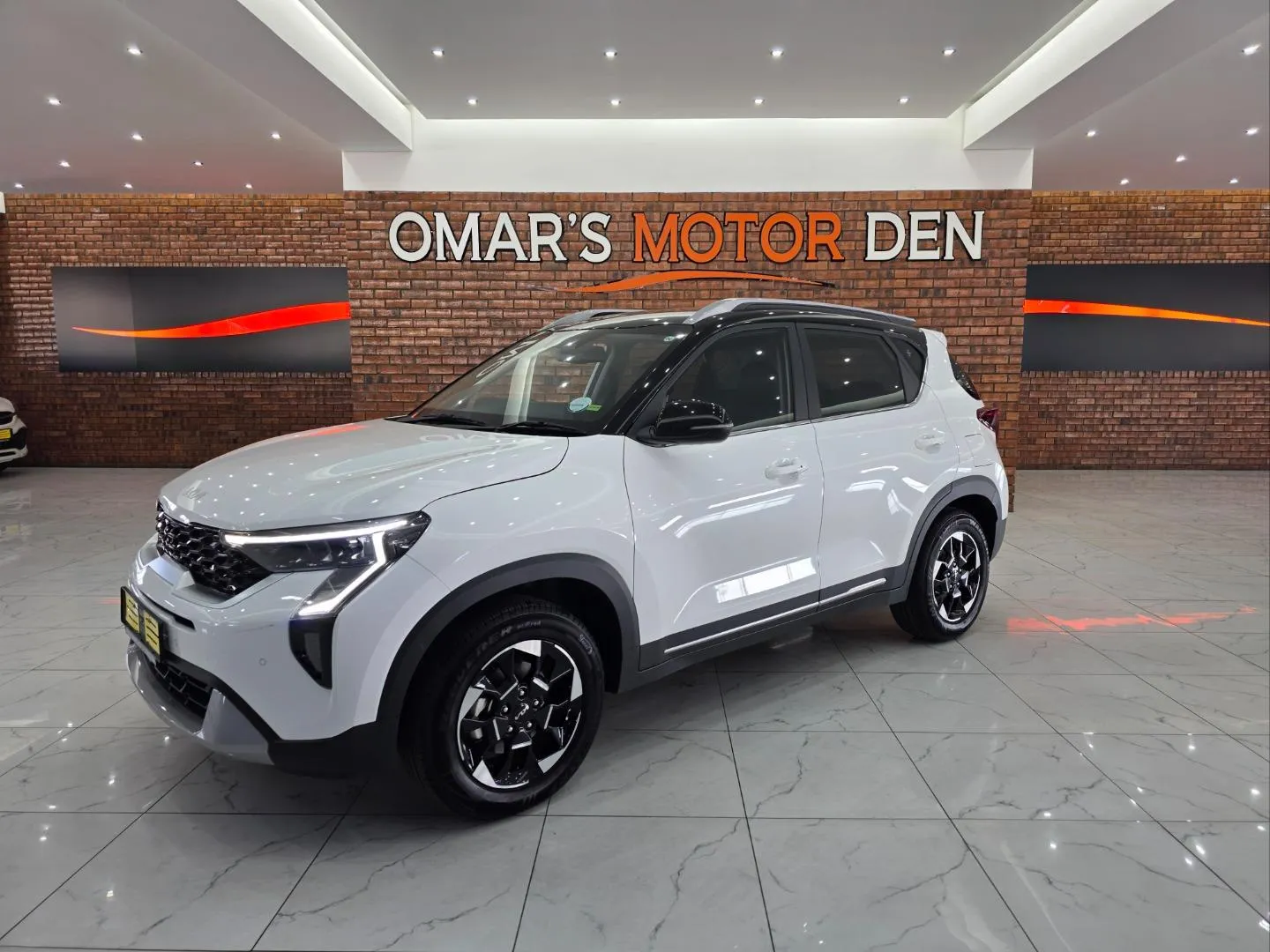 2024 Kia Sonet 1.5 SX, photo 2 of 5