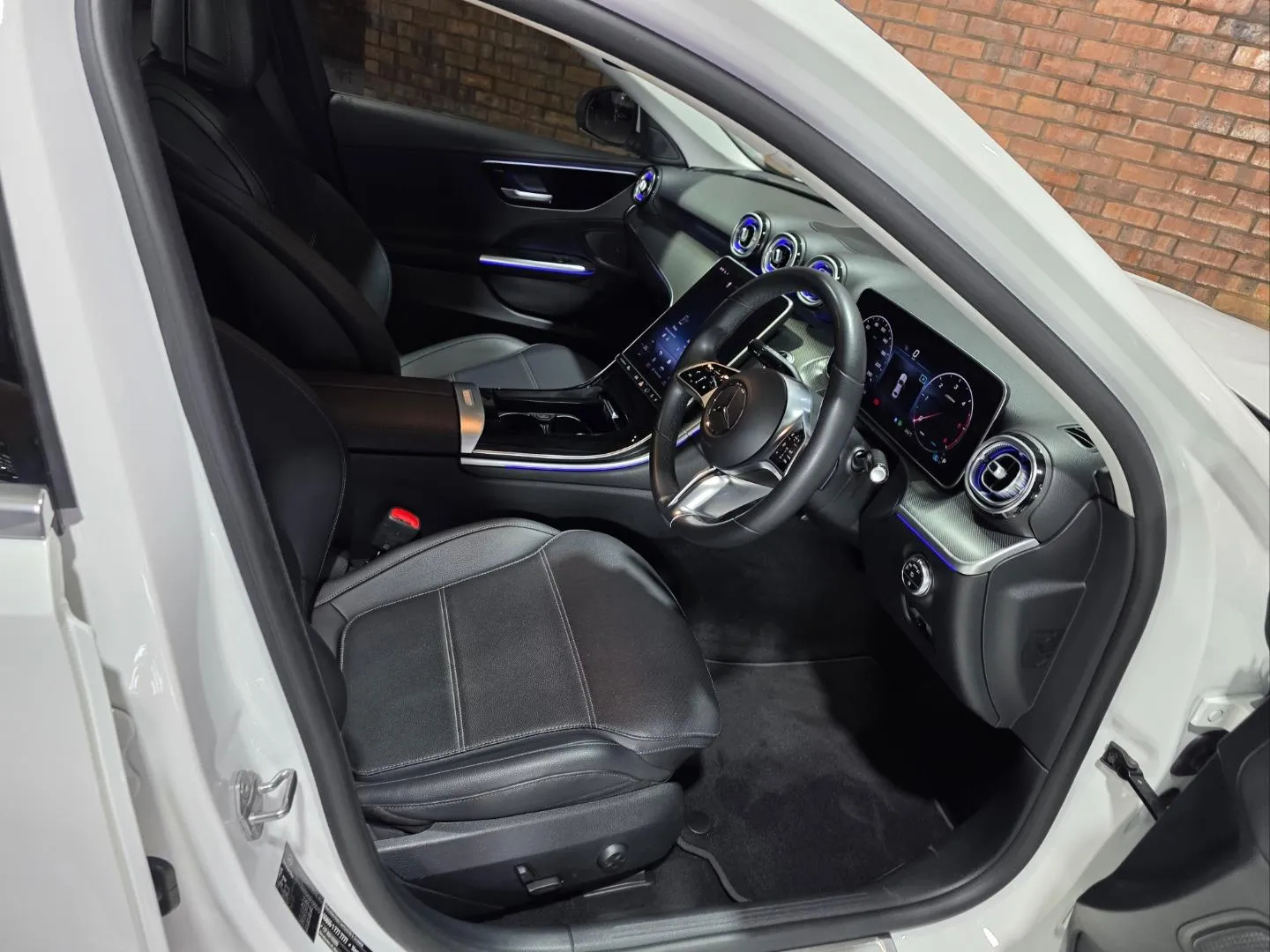 2024 Mercedes-Benz C-Class C220d Avantgarde, photo 5 of 6