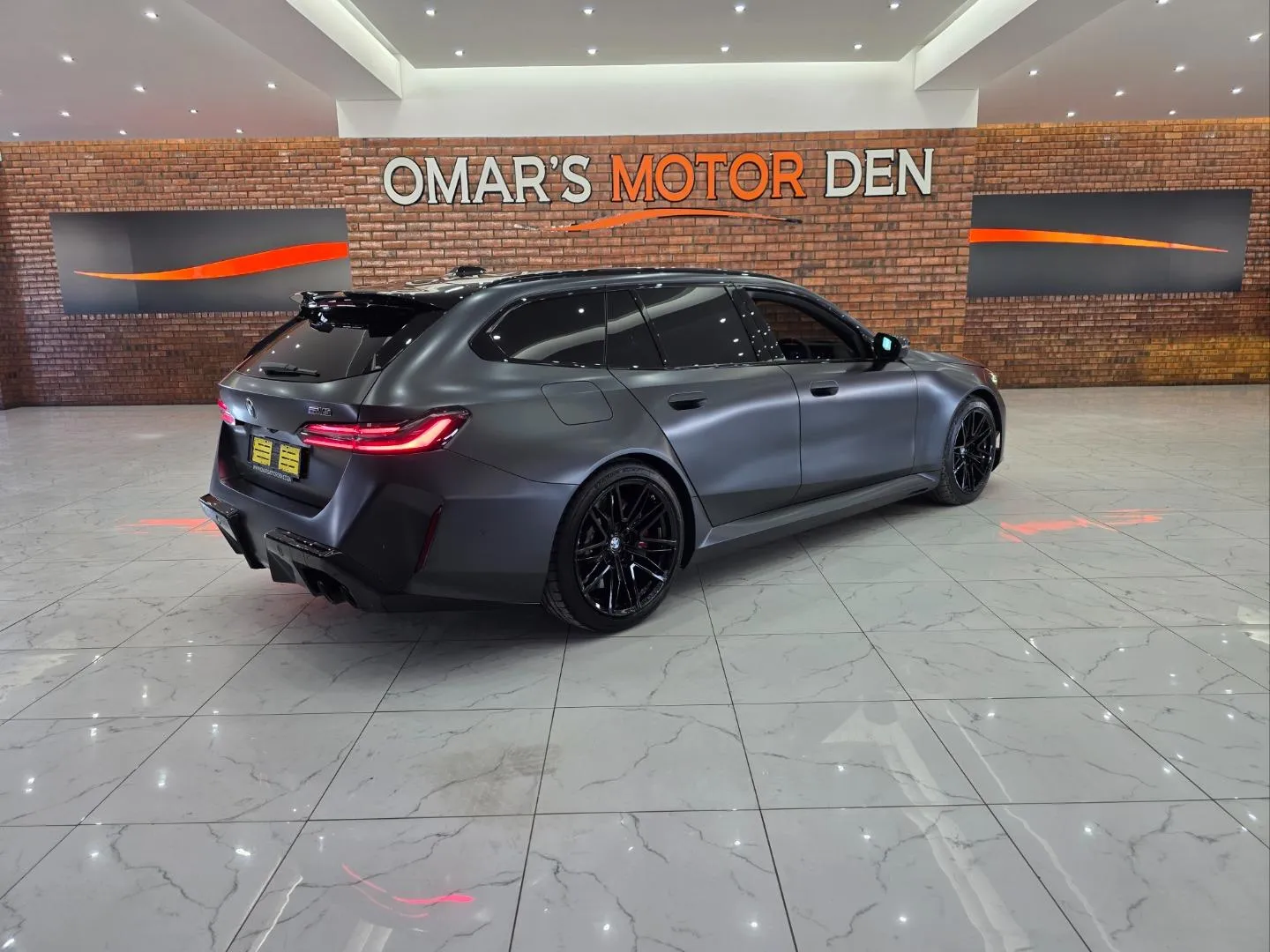 2025 BMW M5 Touring, photo 2 of 5