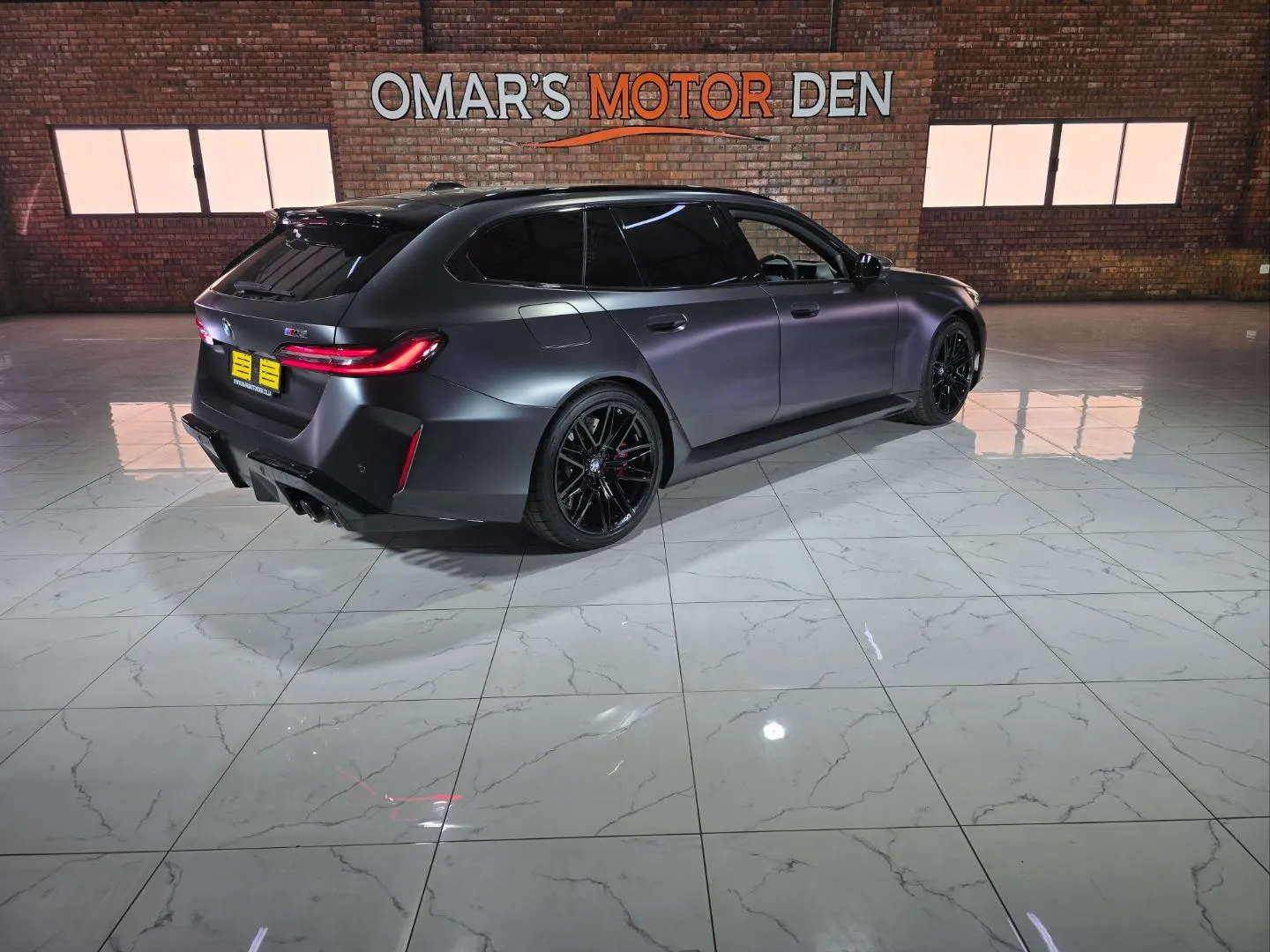 2025 BMW M5 Touring, photo 2 of 5