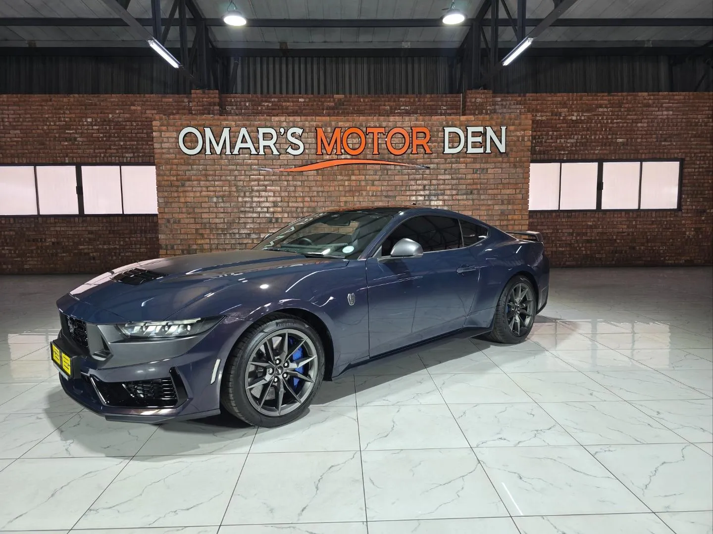 2025 Ford Mustang Dark Horse Fastback, photo 2 of 5