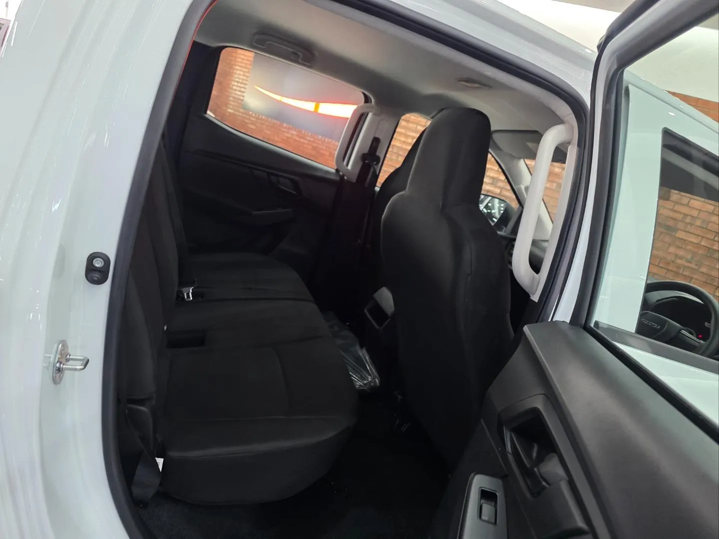 2025 Isuzu D-Max 1.9TD Double Cab L Auto, photo 6 of 6