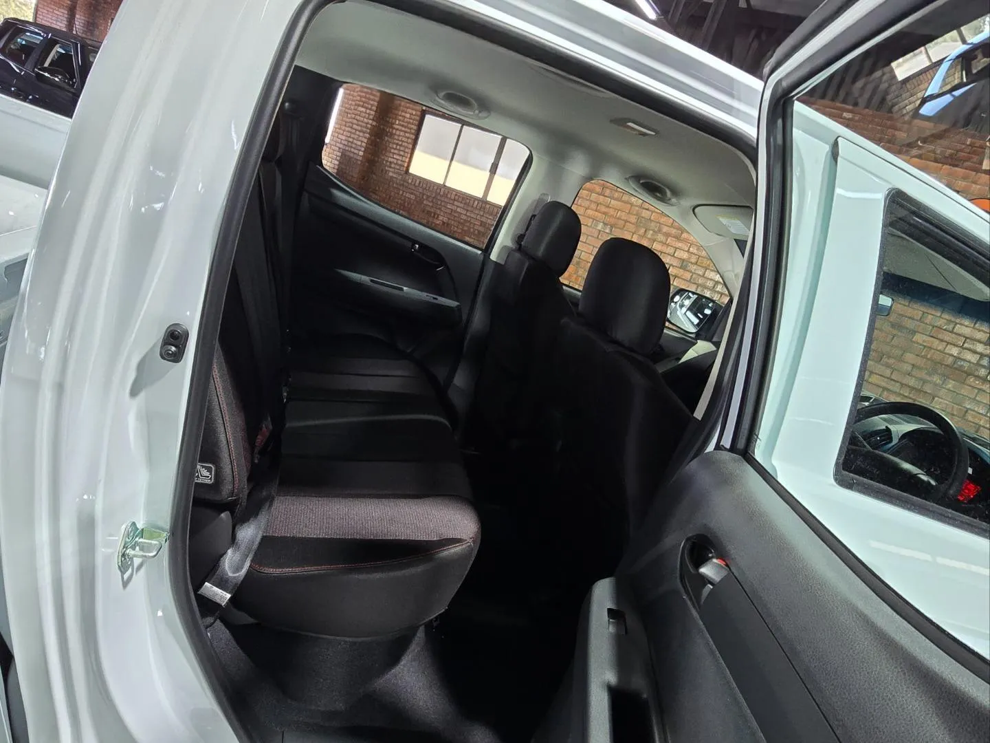 2025 Isuzu D-Max 250 Double Cab Hi-Ride, photo 6 of 6