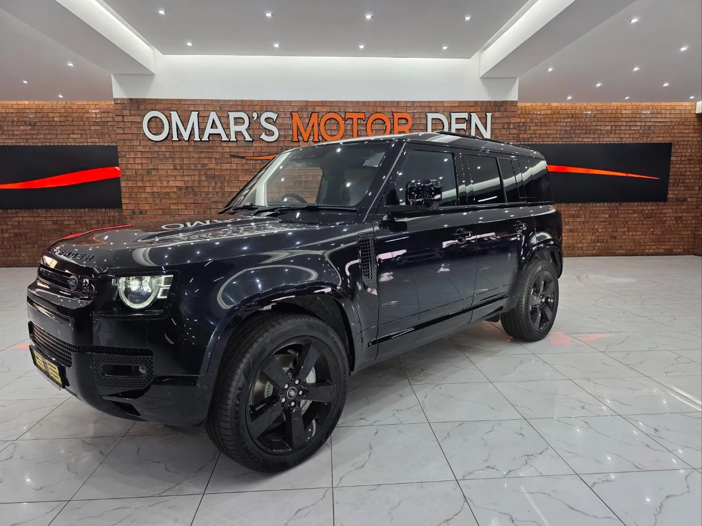 2025 Land Rover Defender 110 D350 X-Dynamic HSE, photo 2 of 6