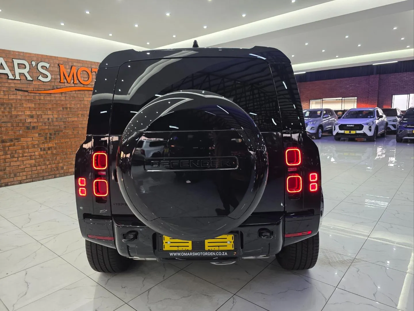 2025 Land Rover Defender 110 D350 X-Dynamic HSE, photo 4 of 6