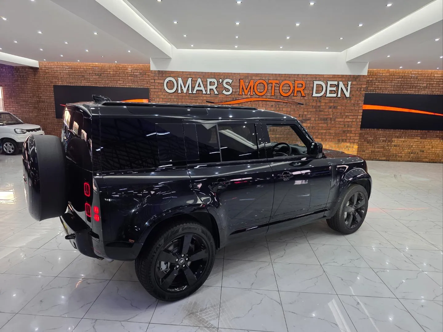 2025 Land Rover Defender 110 D350 X-Dynamic HSE, photo 5 of 6