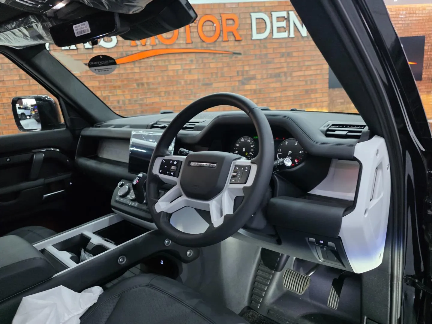 2025 Land Rover Defender 110 D350 X-Dynamic HSE, photo 6 of 6