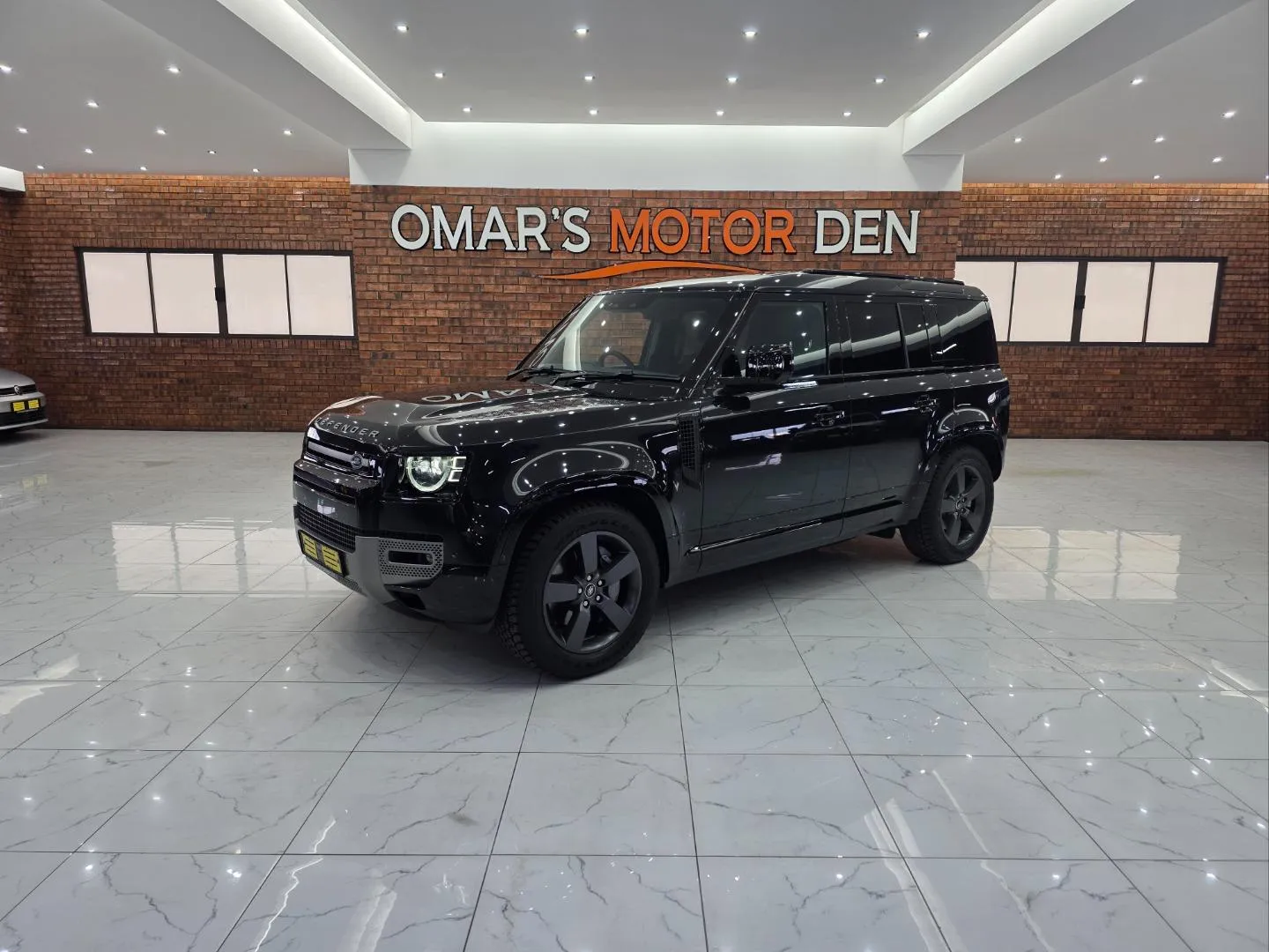 2025 Land Rover Defender 130 D350 X-Dynamic HSE, photo 1 of 6