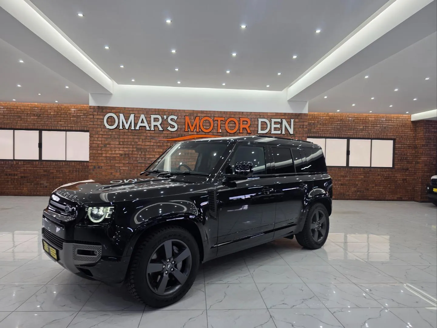 2025 Land Rover Defender 130 D350 X-Dynamic HSE, photo 3 of 6
