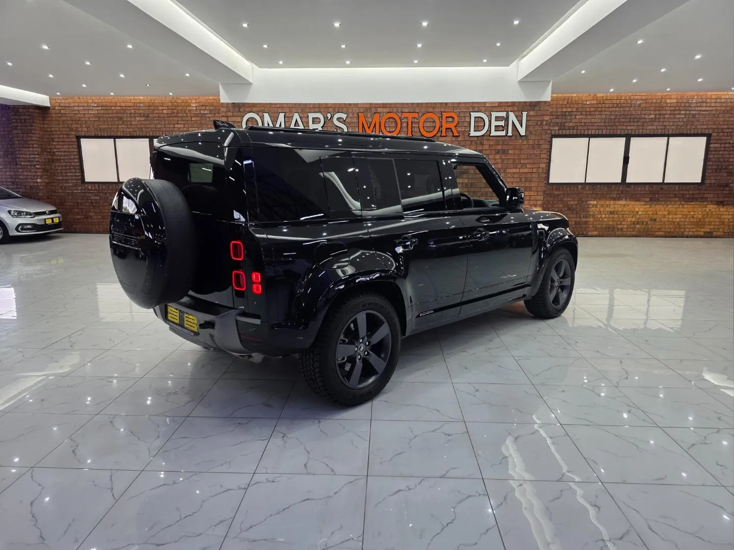 2025 Land Rover Defender 130 D350 X-Dynamic HSE, photo 4 of 6