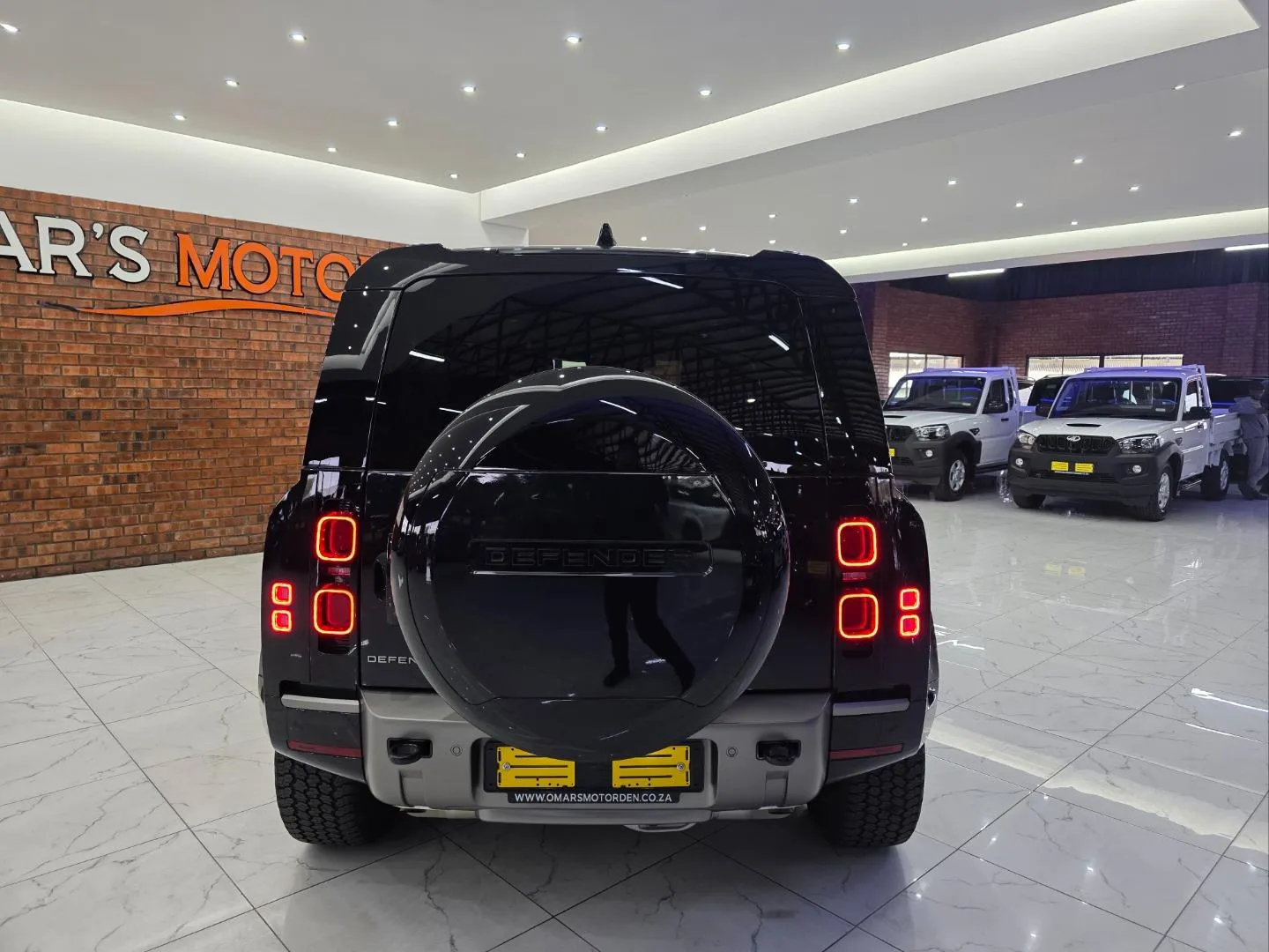 2025 Land Rover Defender 130 D350 X-Dynamic HSE, photo 5 of 6