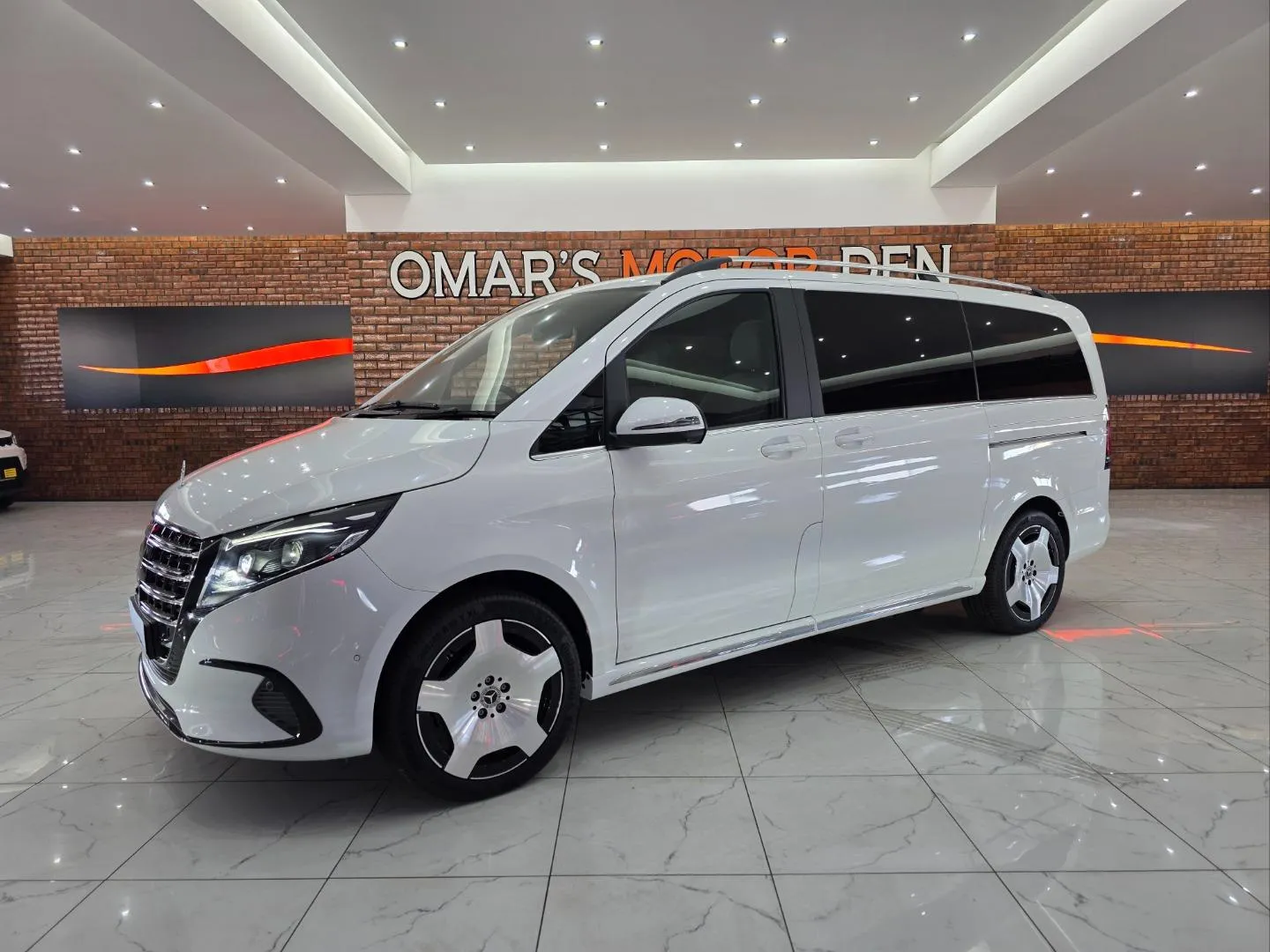 2025 Mercedes-Benz V-Class V300d Exclusive, photo 3 of 7