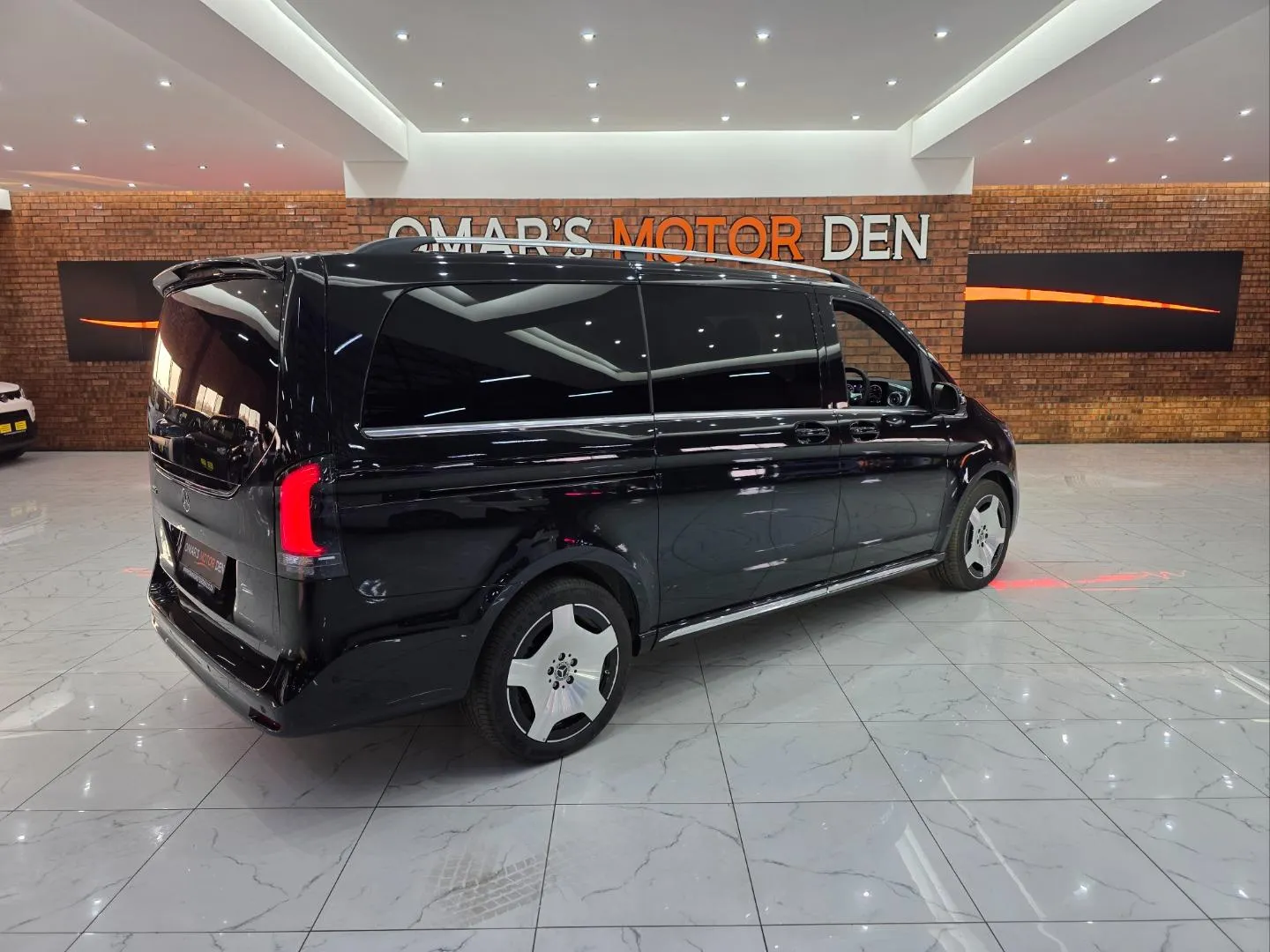 2025 Mercedes-Benz V-Class V300d Exclusive, photo 4 of 5