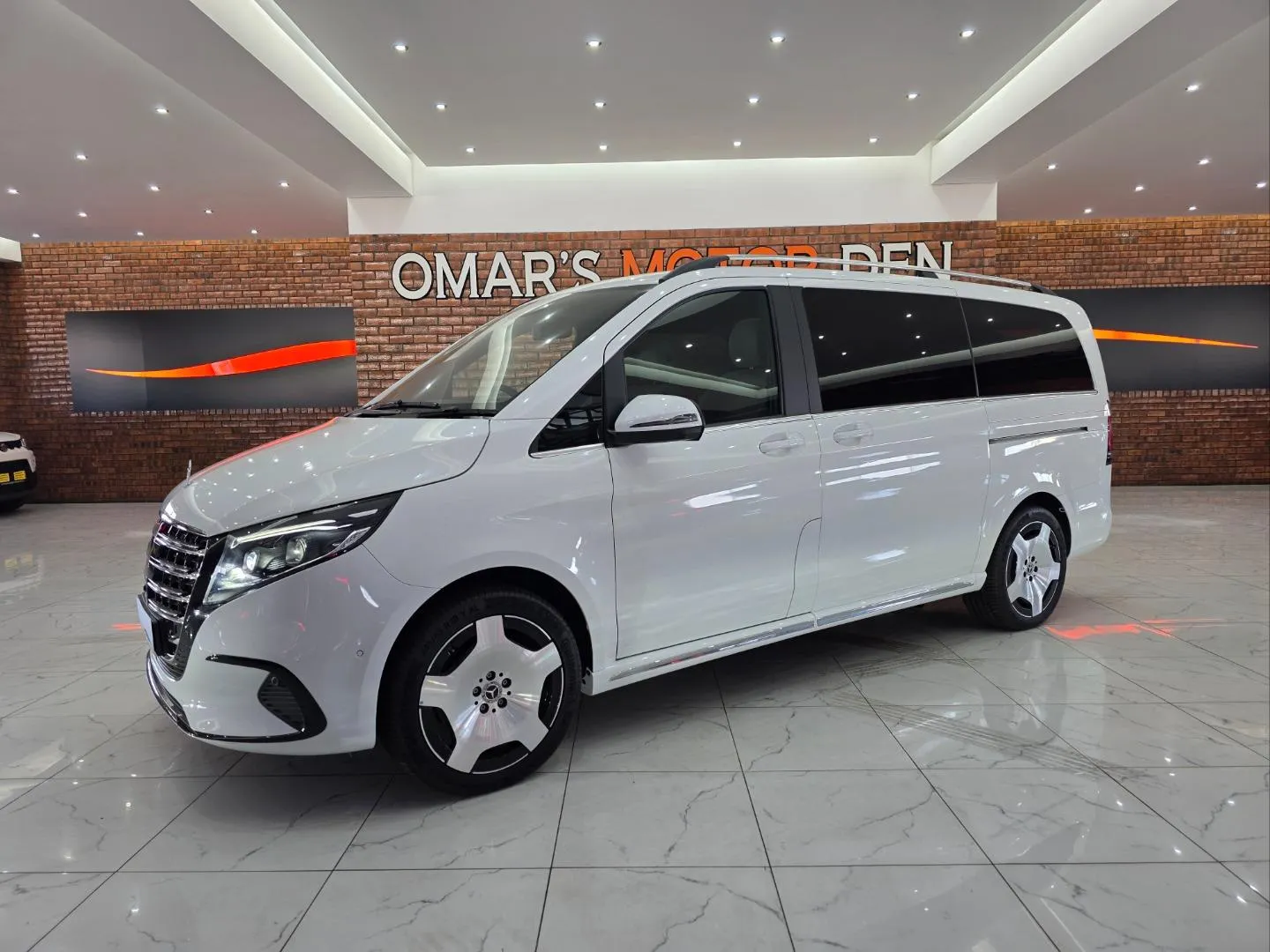 2025 Mercedes-Benz V-Class V300d Exclusive, photo 4 of 7
