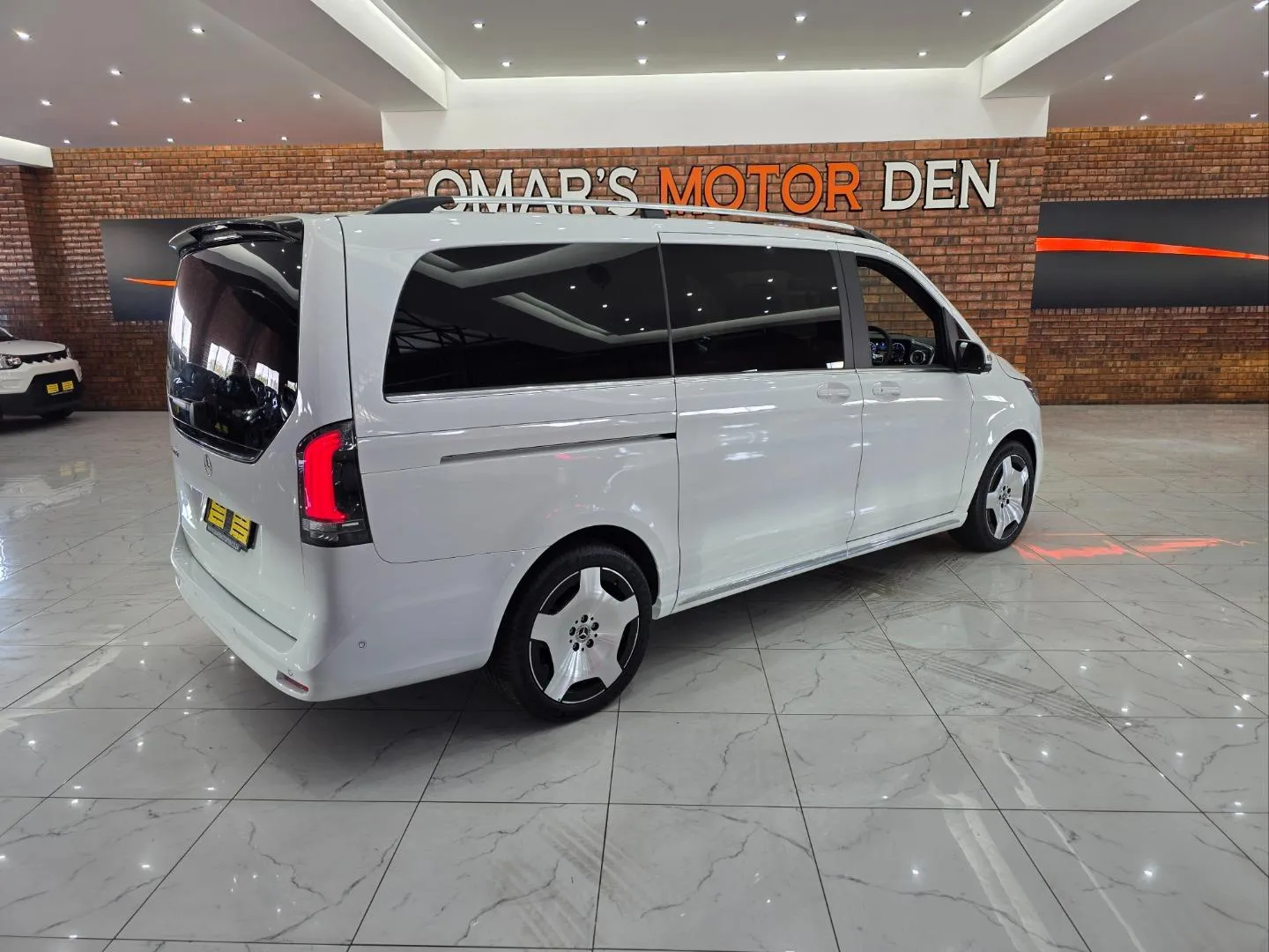 2025 Mercedes-Benz V-Class V300d Exclusive, photo 5 of 7