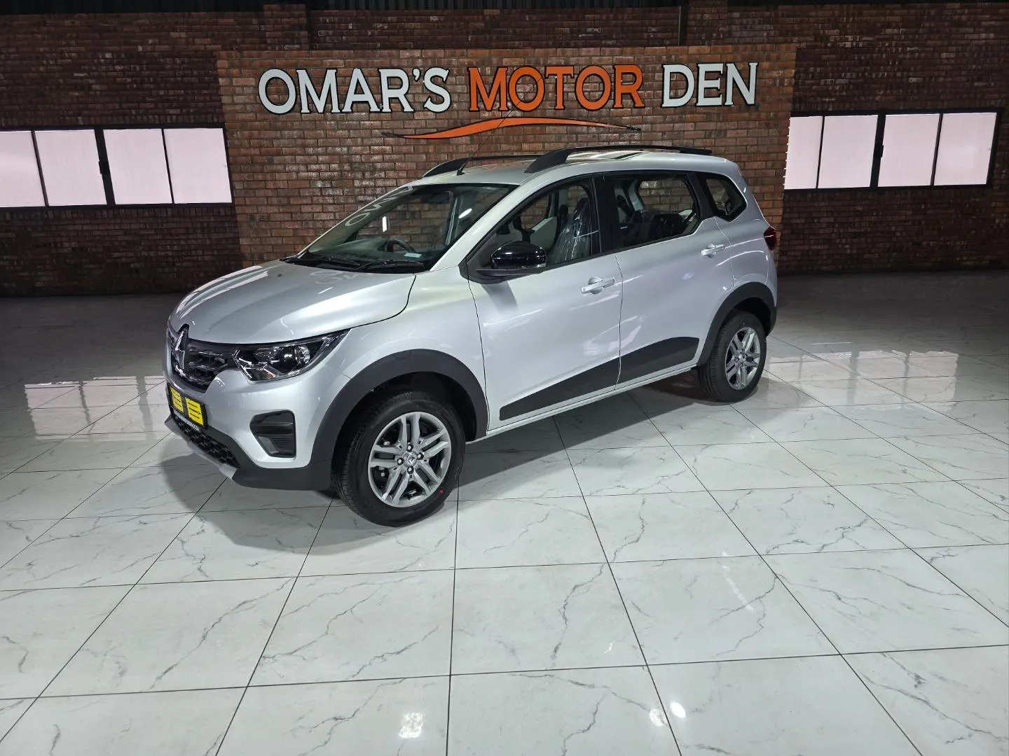 2025 Renault Triber 1.0 Zen, photo 1 of 5