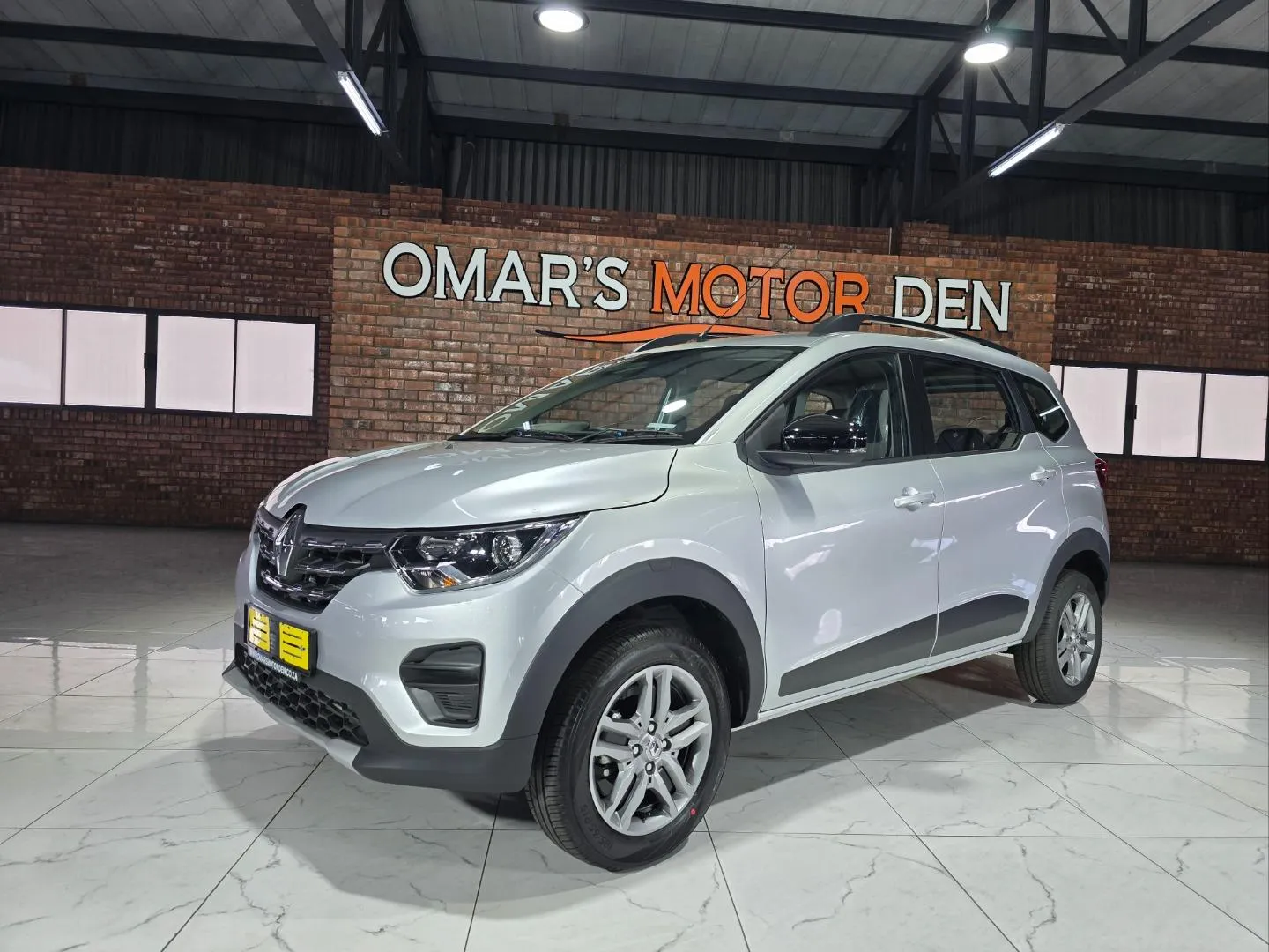 2025 Renault Triber 1.0 Zen, photo 2 of 5