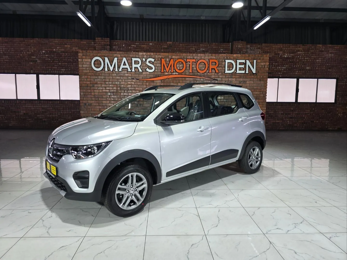 2025 Renault Triber 1.0 Zen, photo 3 of 5