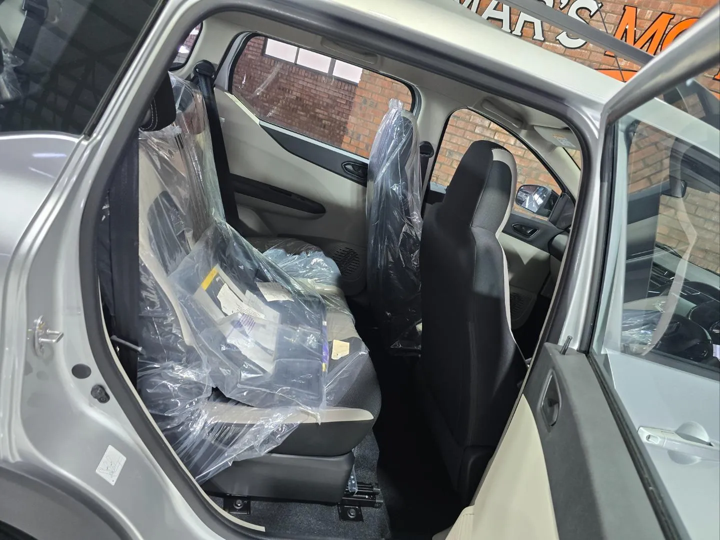 2025 Renault Triber 1.0 Zen, photo 6 of 6