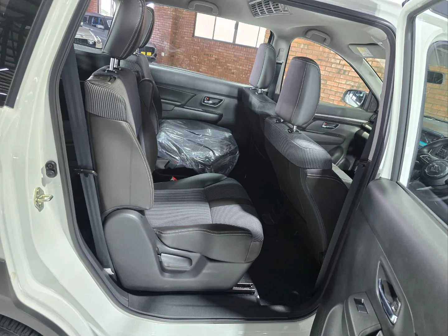 2025 Suzuki XL6 1.5 GL Manual, photo 6 of 6